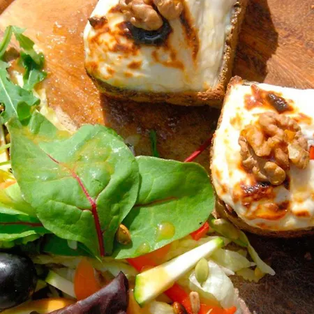 לינה וארוחת בוקר Waard 3*