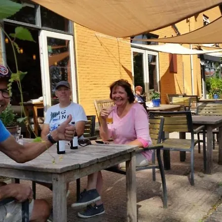 Waard לינה וארוחת בוקר 3*